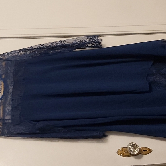 Dress - Picture 4 of 4